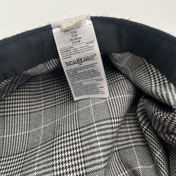 Gap women’s black beret - Picture 4 of 4